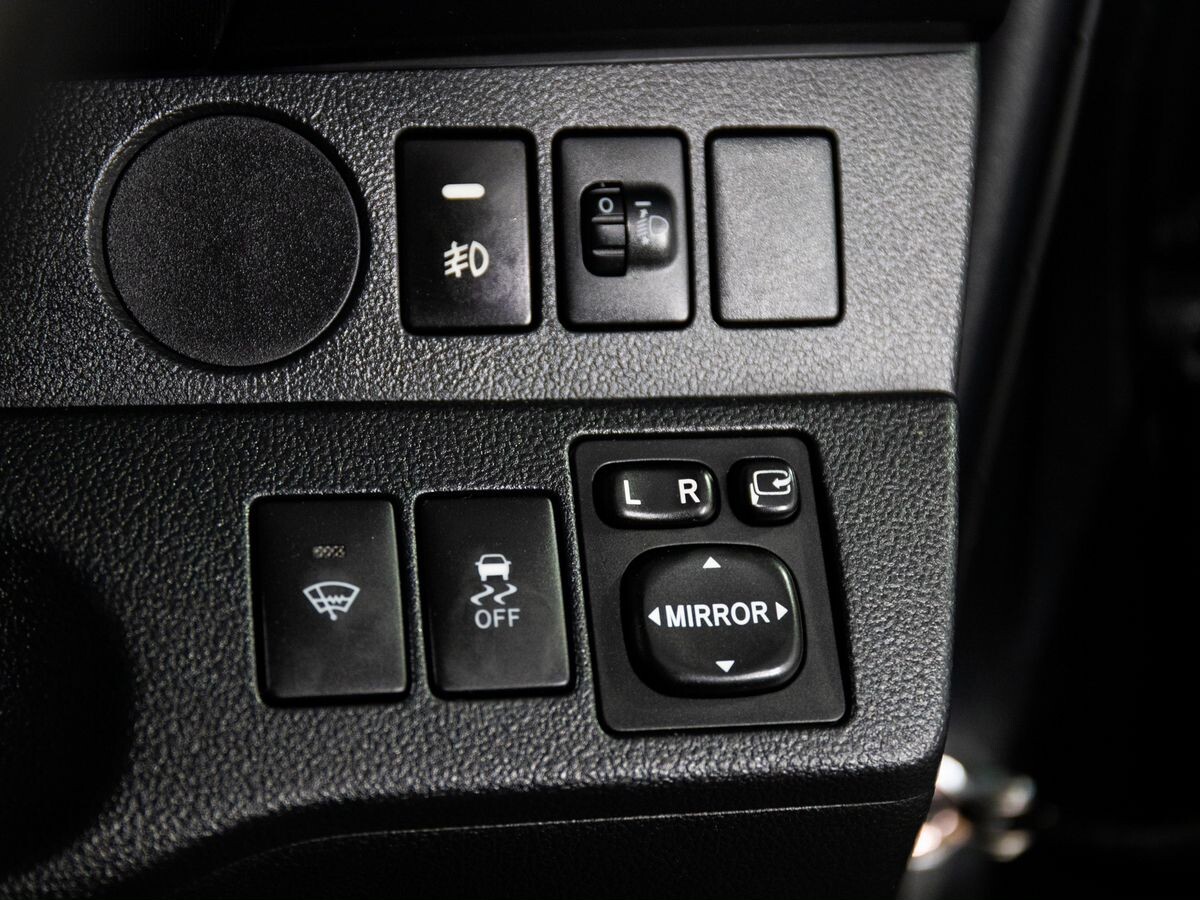 Toyota Ractis 2012 - фото автомобиля