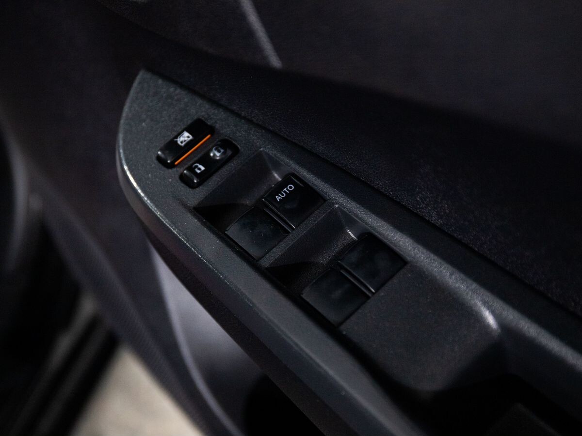 Toyota Ractis 2012 - фото автомобиля