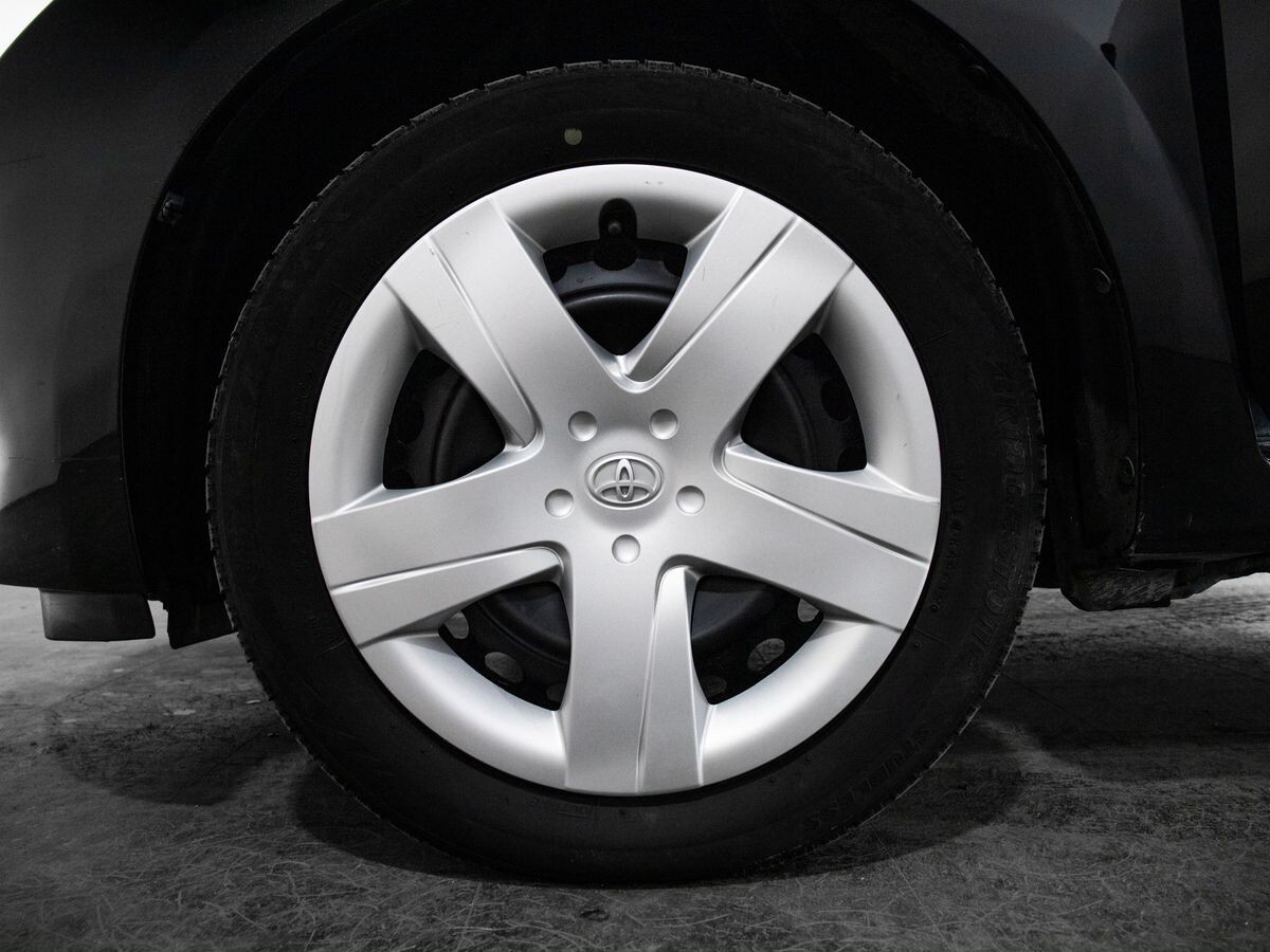 Toyota Ractis 2012 - фото автомобиля