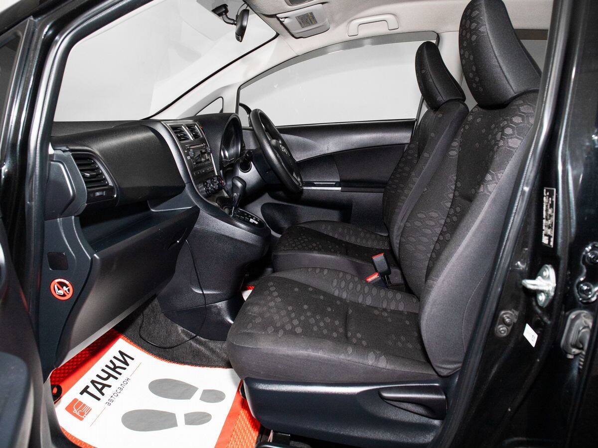 Toyota Ractis 2012 - фото автомобиля