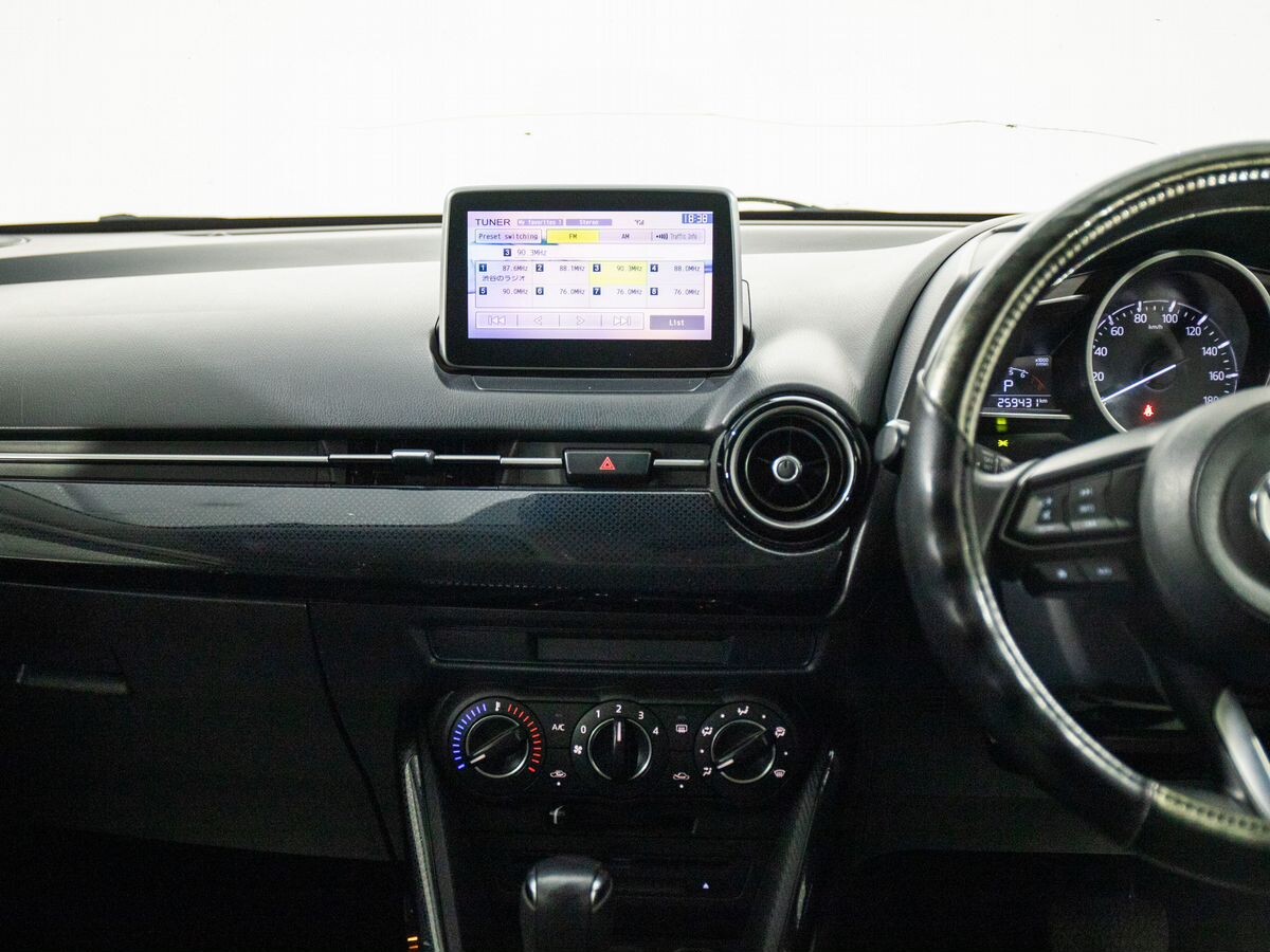 Mazda Demio 2017 - фото автомобиля