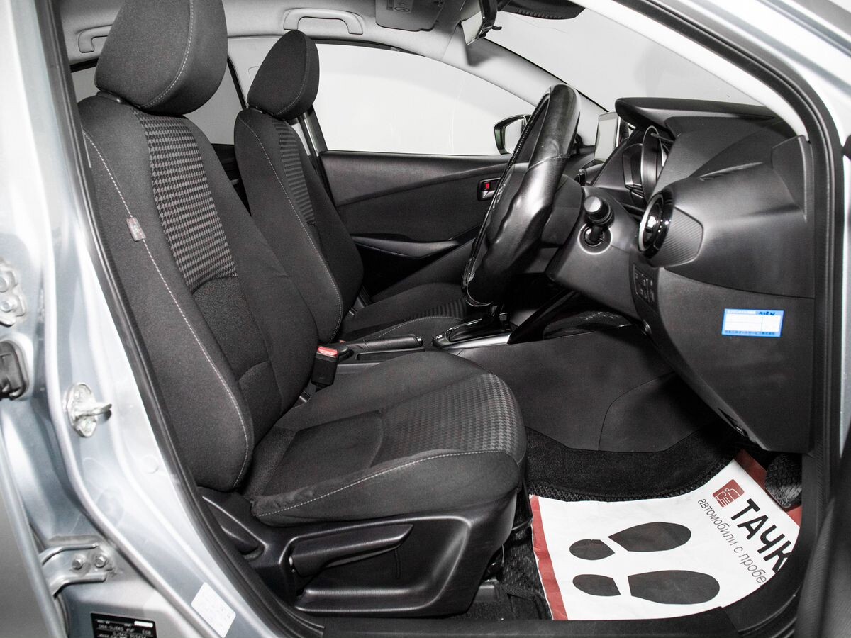 Mazda Demio 2017 - фото автомобиля