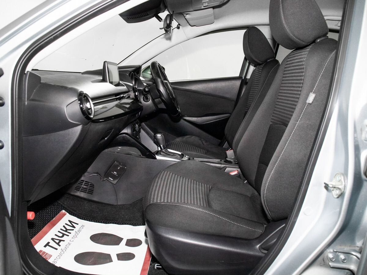 Mazda Demio 2017 - фото автомобиля