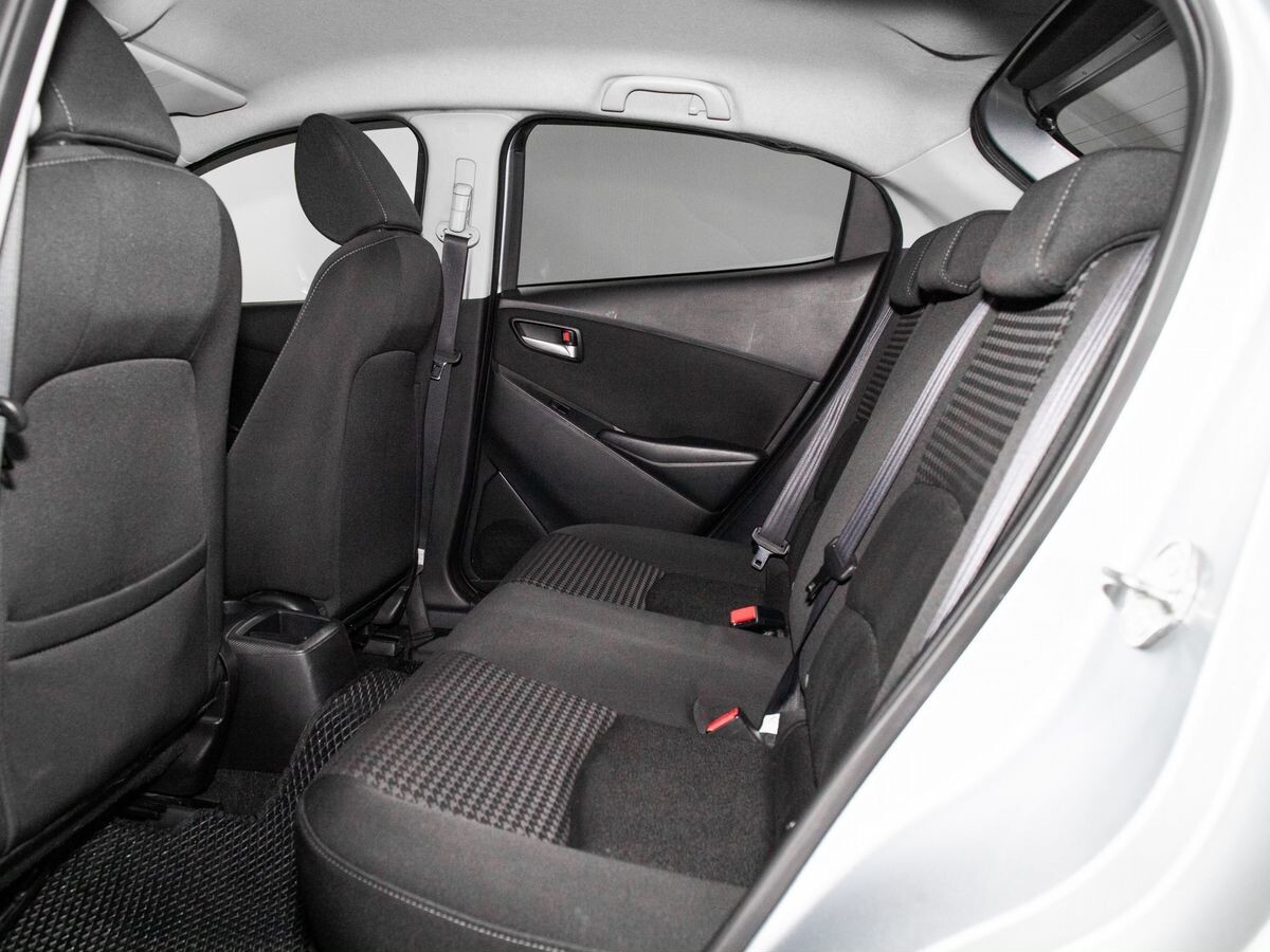 Mazda Demio 2017 - фото автомобиля