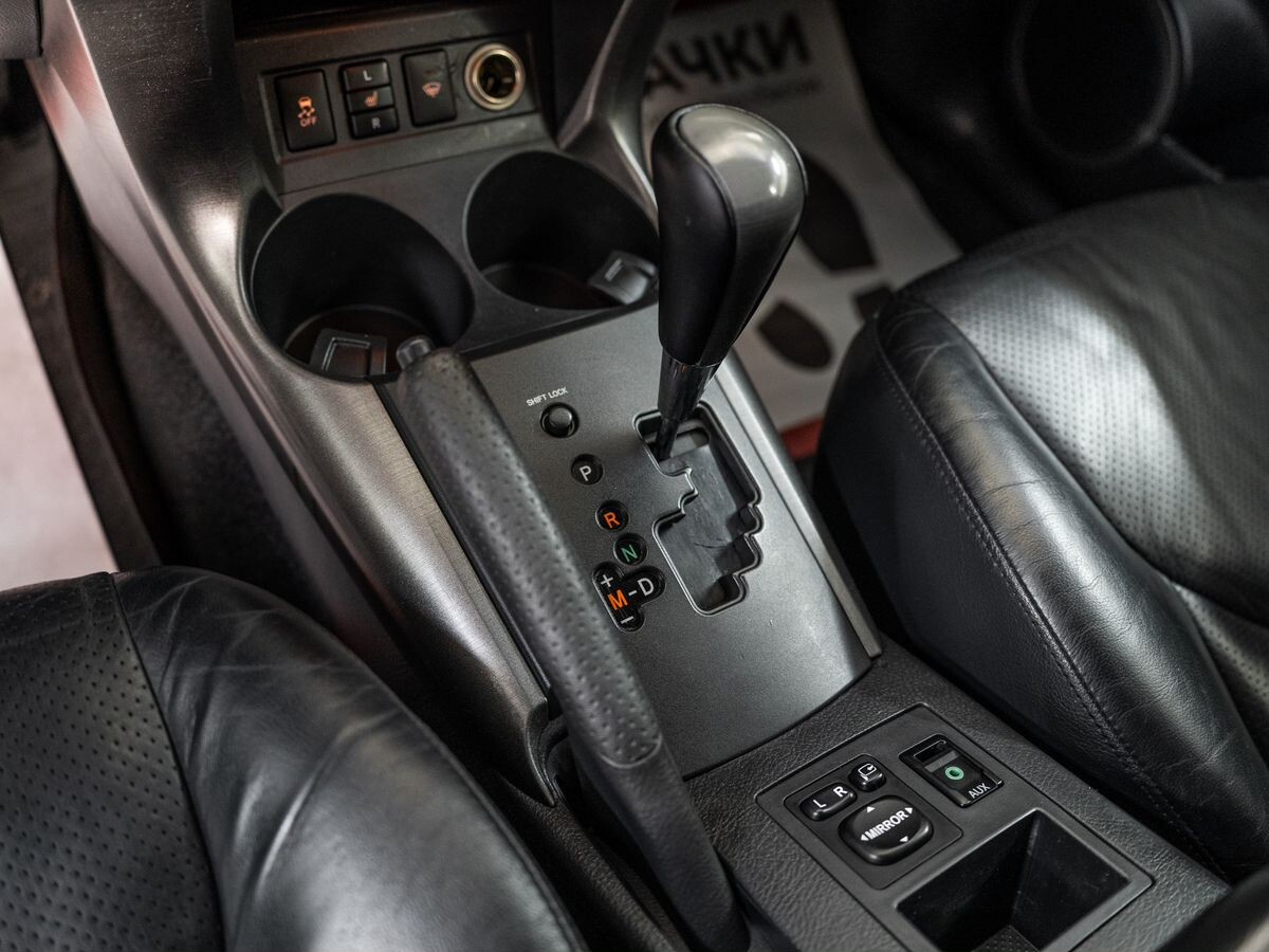 Toyota RAV4 2011 - фото автомобиля