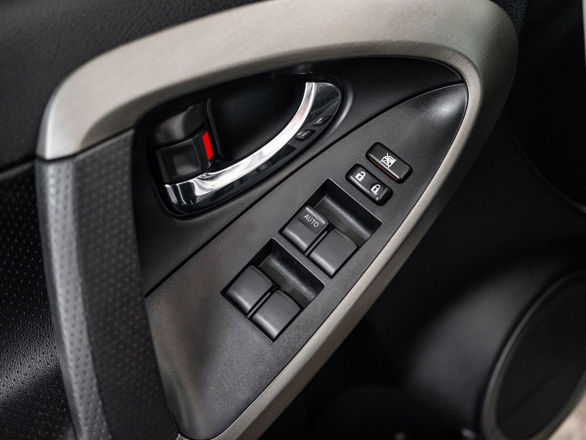 Toyota RAV4 2011 - фото автомобиля