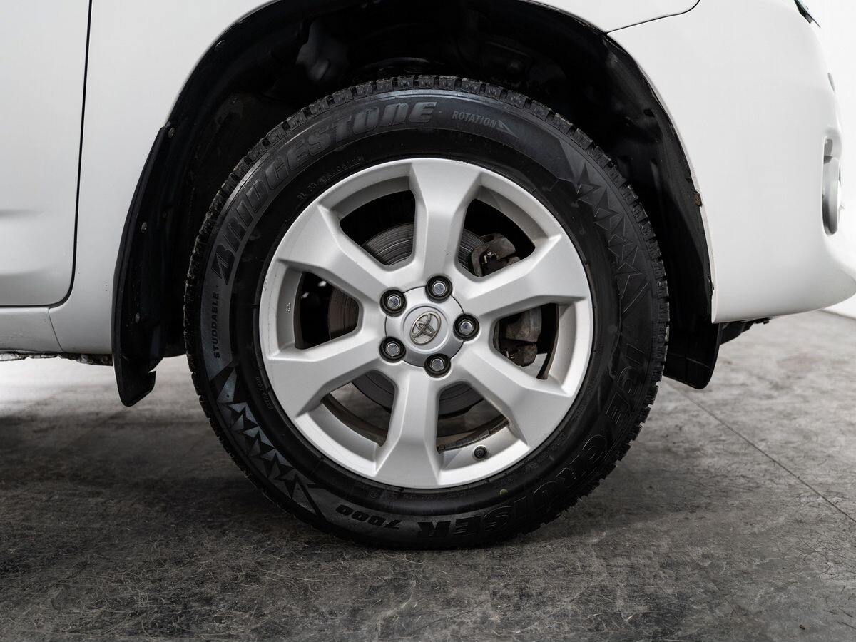 Toyota RAV4 2011 - фото автомобиля