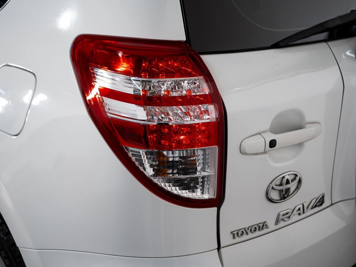 Toyota RAV4 2011 - фото автомобиля