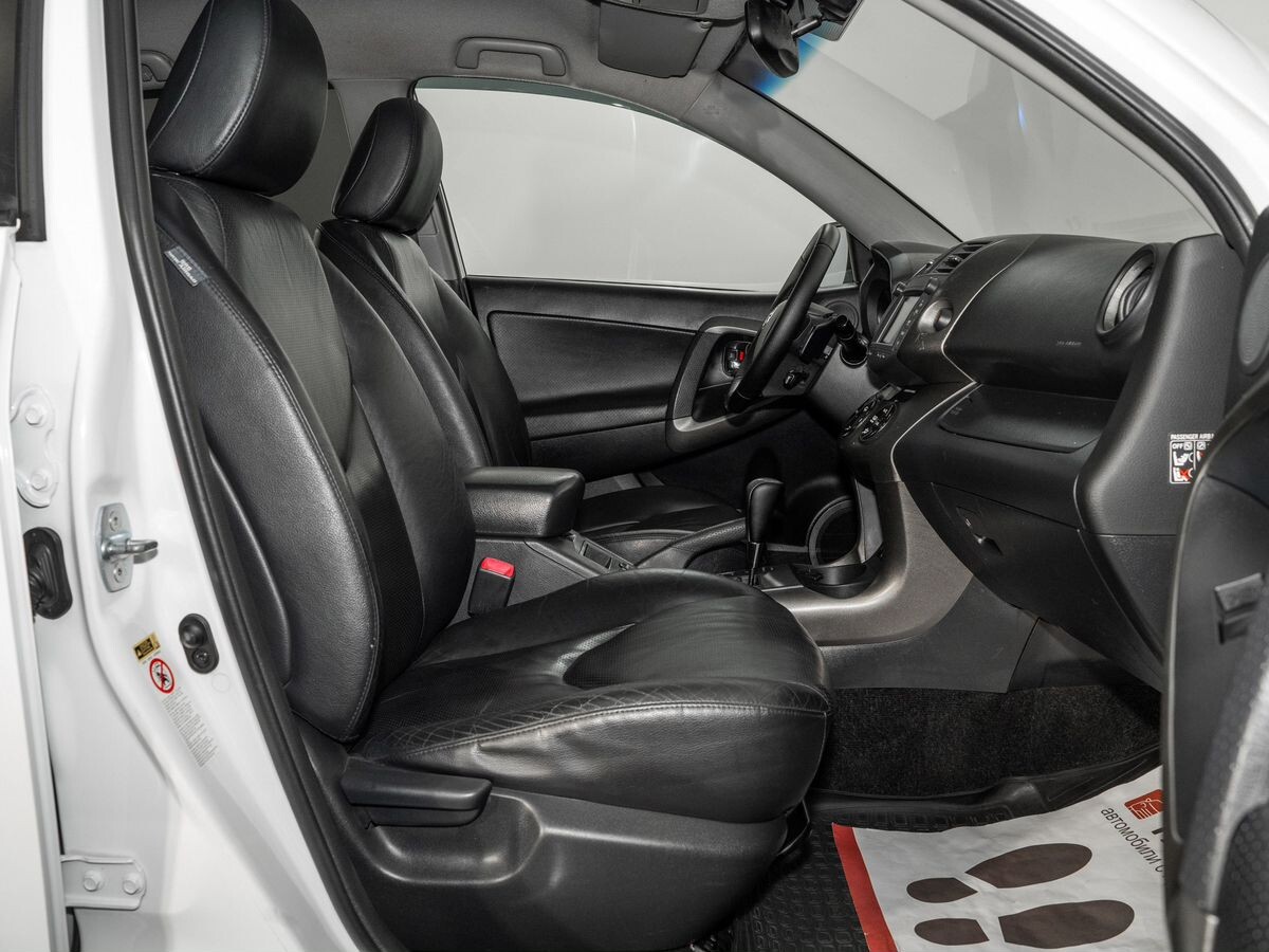 Toyota RAV4 2011 - фото автомобиля