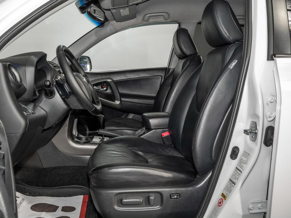 Toyota RAV4 2011 - фото автомобиля