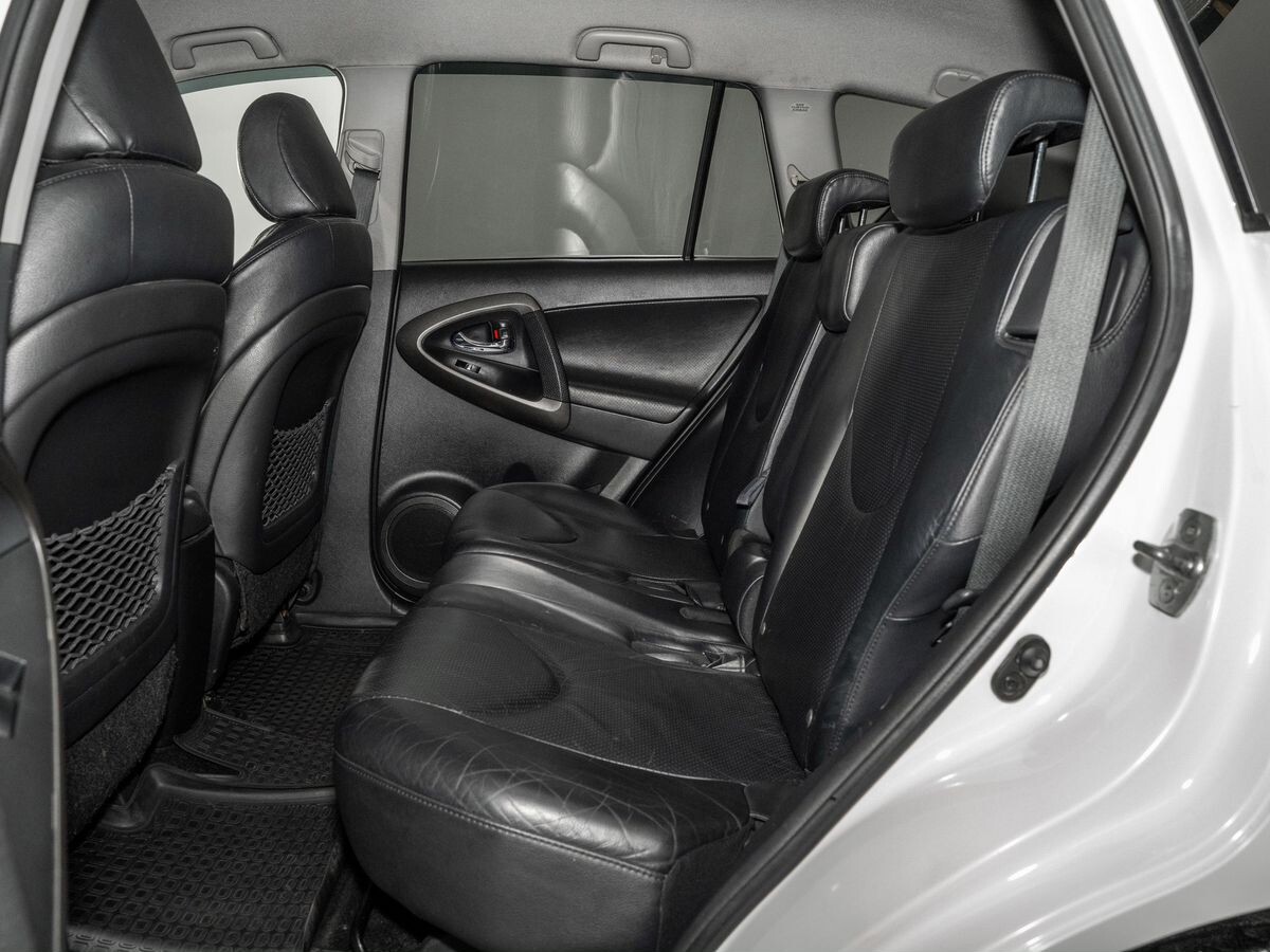 Toyota RAV4 2011 - фото автомобиля