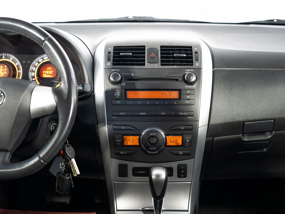 Toyota Corolla 2011 - фото автомобиля