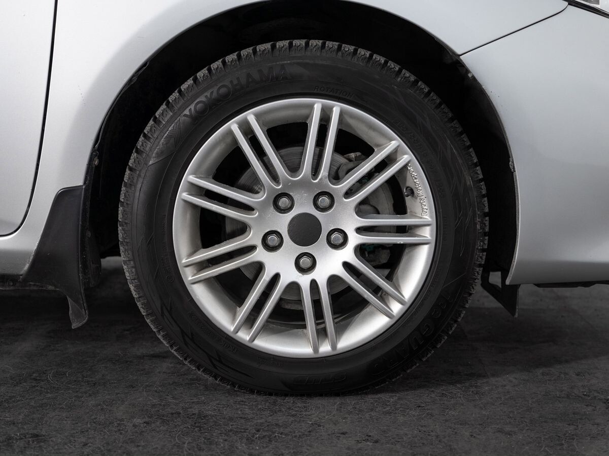 Toyota Corolla 2011 - фото автомобиля