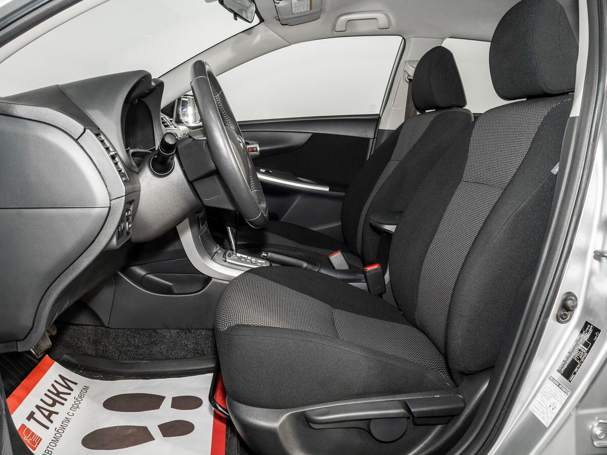 Toyota Corolla 2011 - фото автомобиля