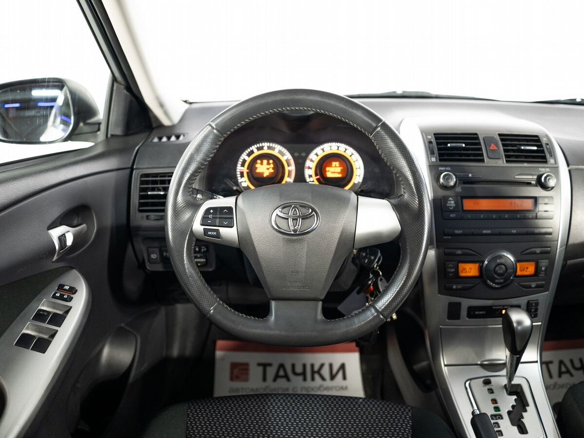 Toyota Corolla 2011 - фото автомобиля