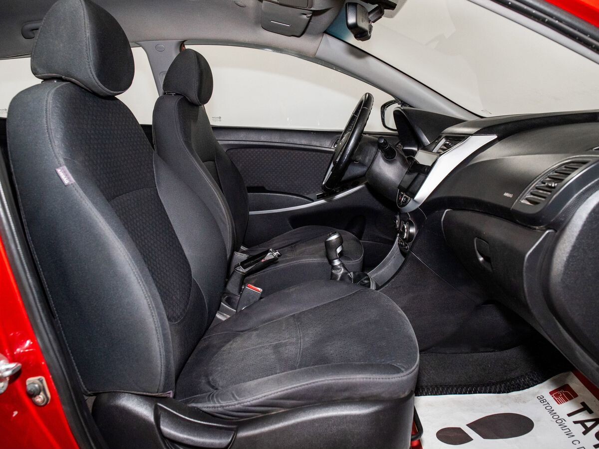 Hyundai Solaris 2012 - фото автомобиля