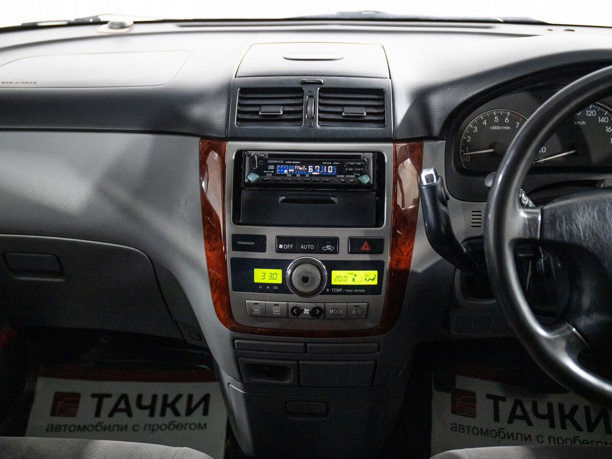 Toyota Ipsum 2002 - фото автомобиля