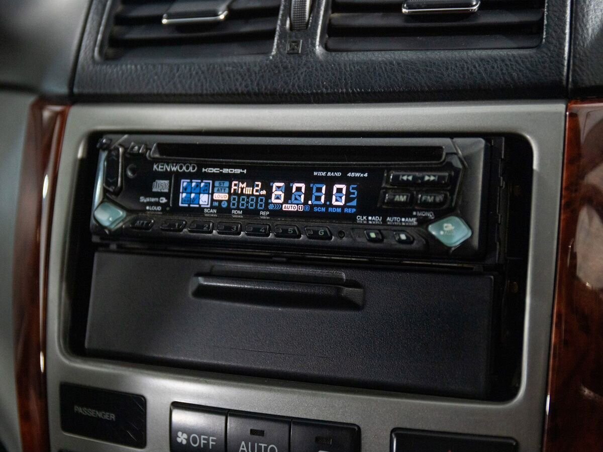 Toyota Ipsum 2002 - фото автомобиля