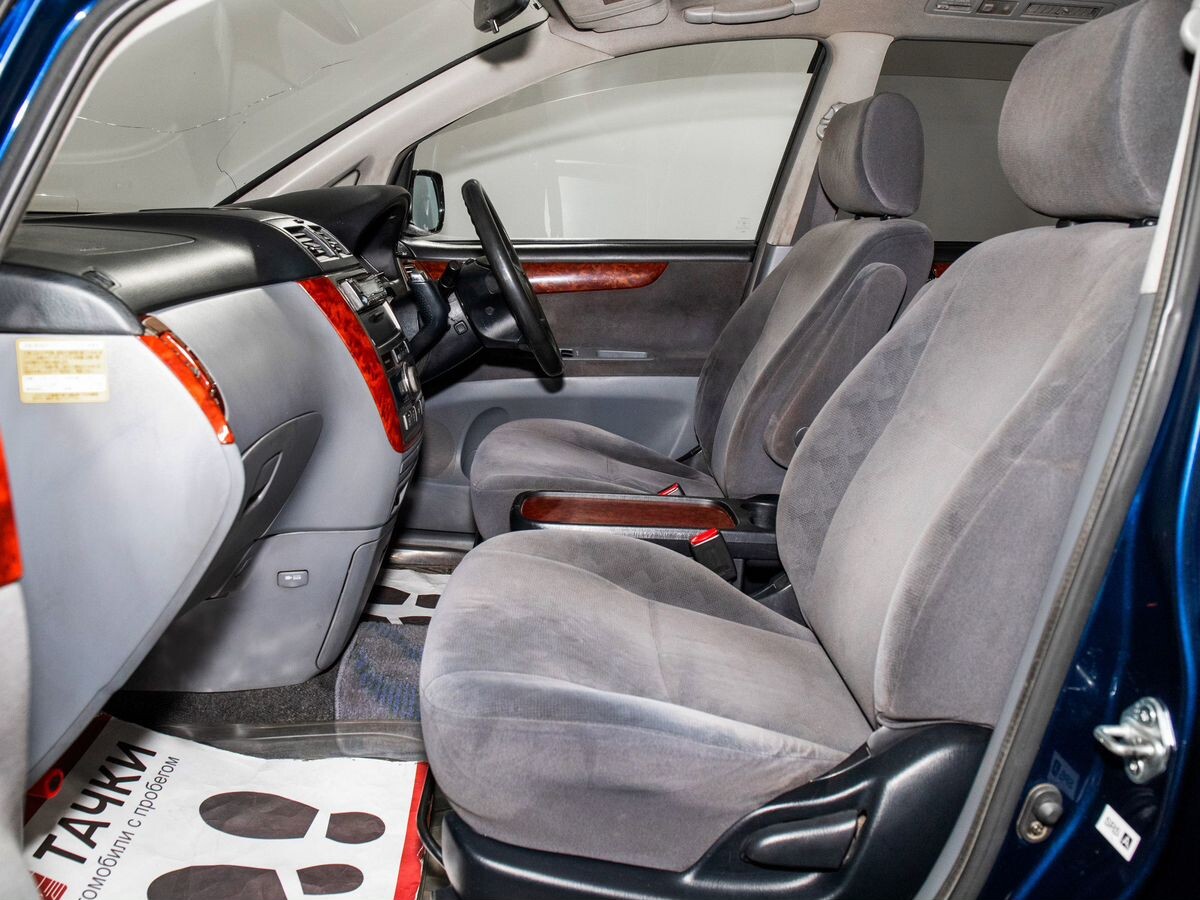 Toyota Ipsum 2002 - фото автомобиля