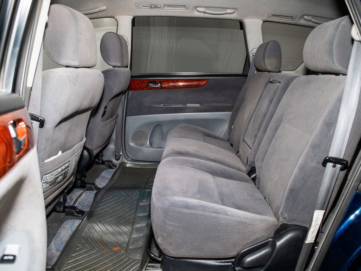 Toyota Ipsum 2002 - фото автомобиля