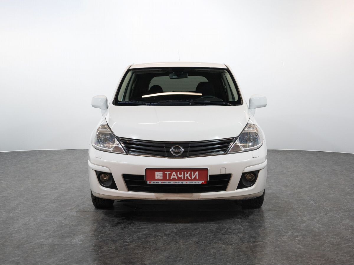 Nissan Tiida 2011 - фото автомобиля