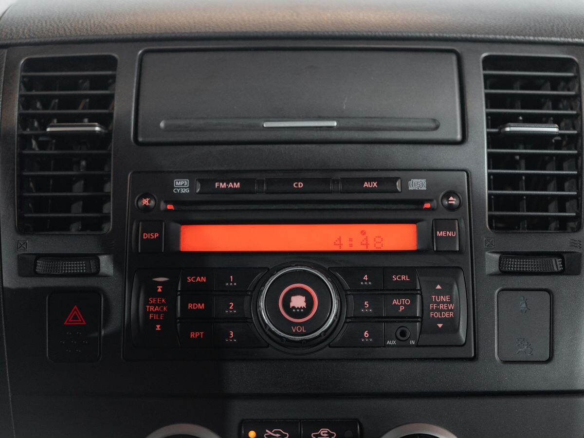 Nissan Tiida 2011 - фото автомобиля