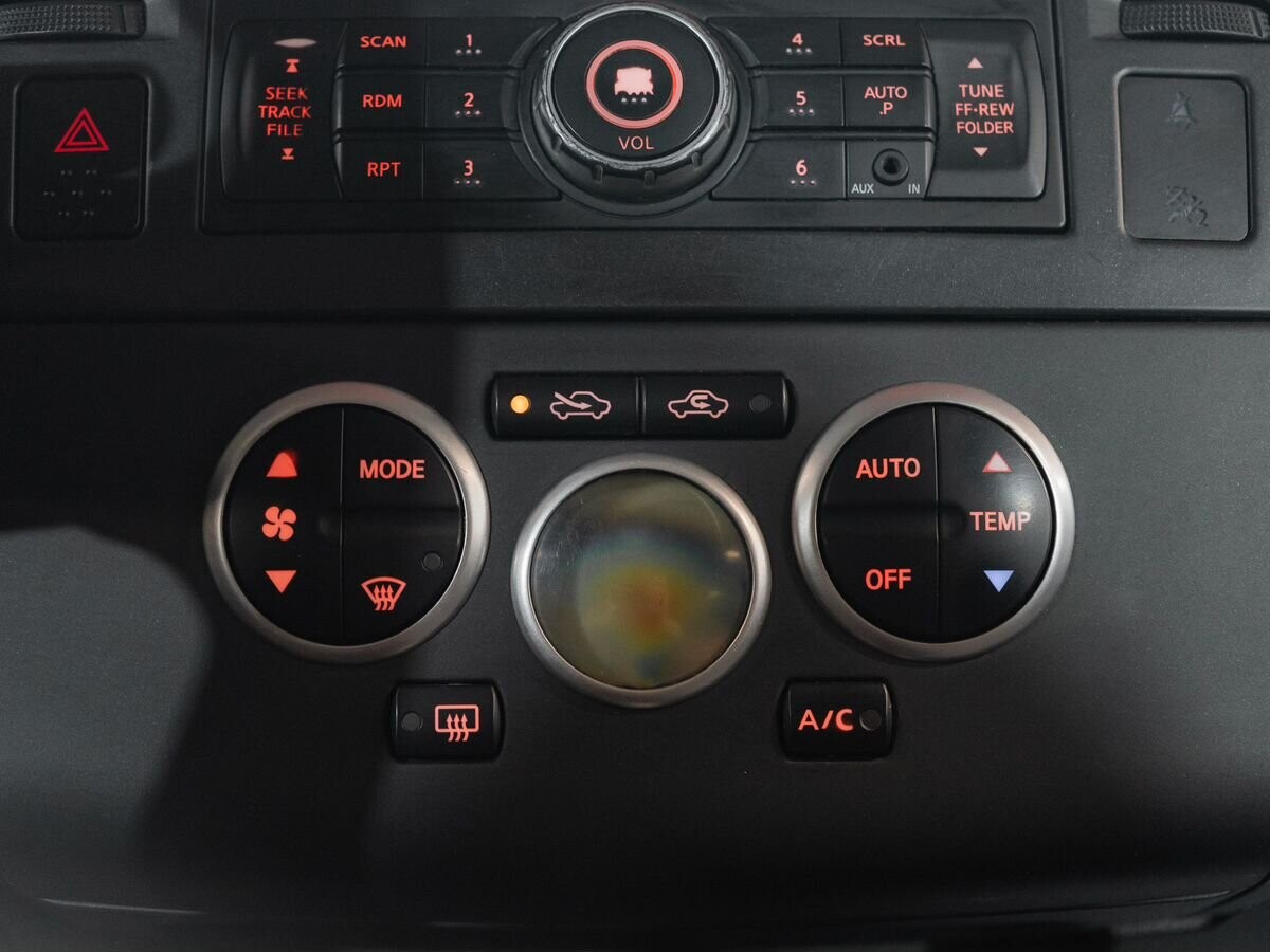 Nissan Tiida 2011 - фото автомобиля