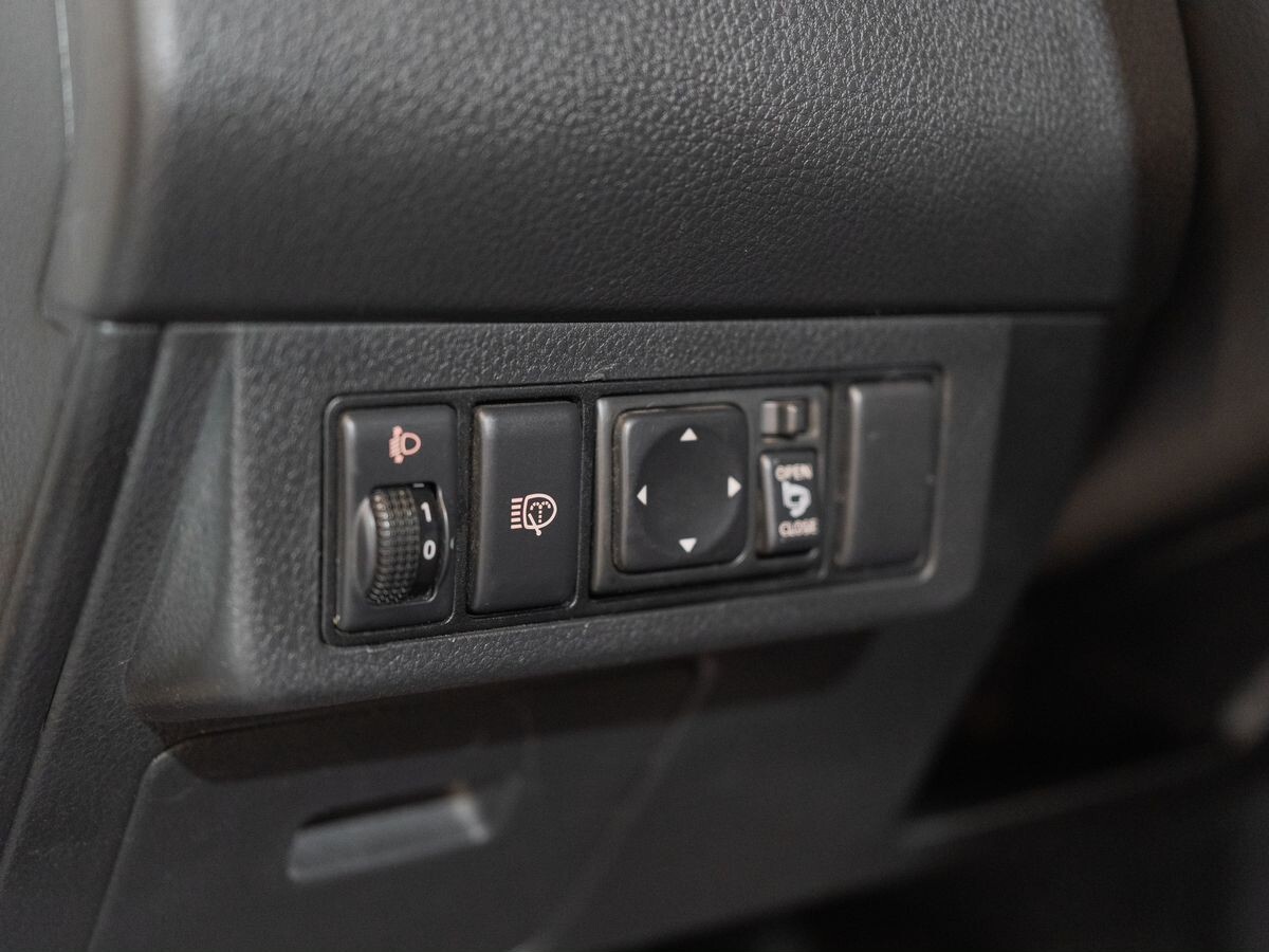 Nissan Tiida 2011 - фото автомобиля