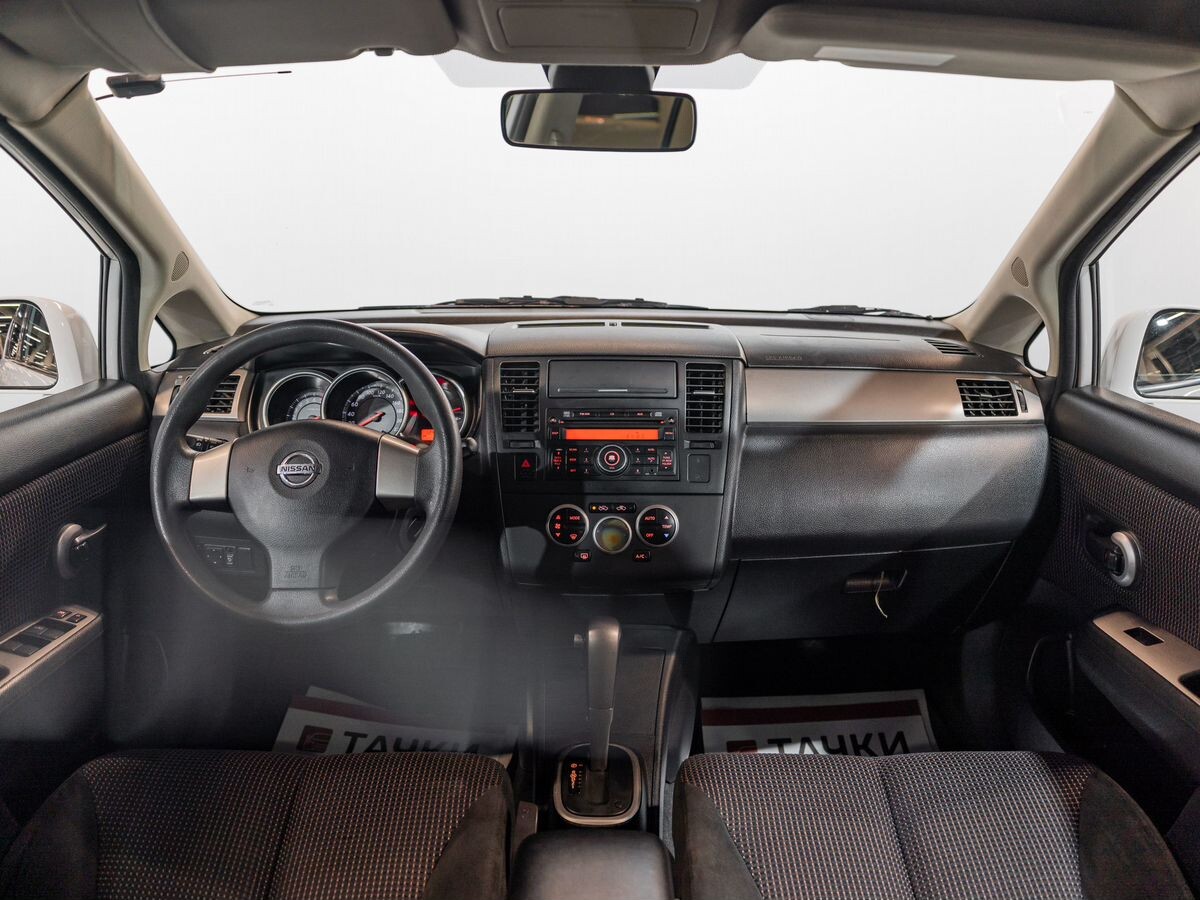 Nissan Tiida 2011 - фото автомобиля