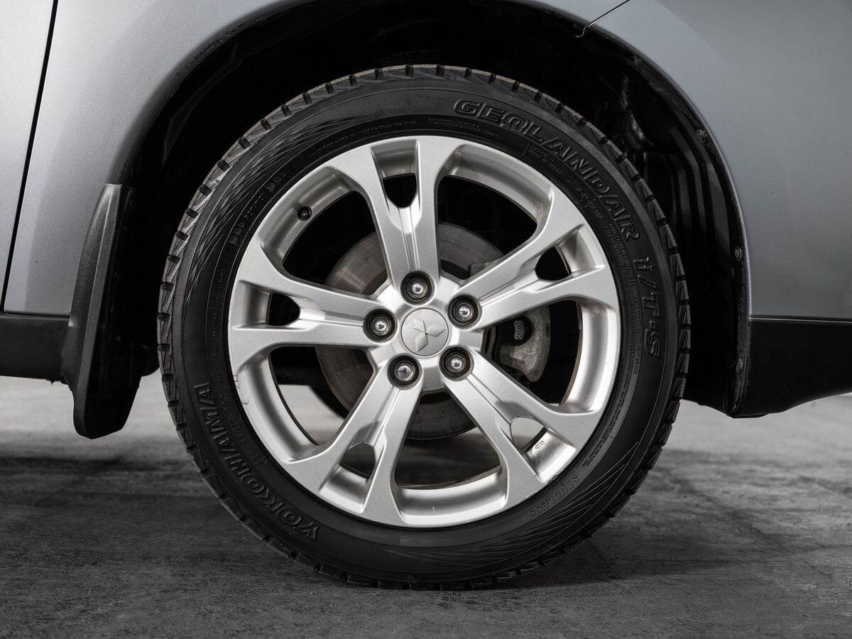 Mitsubishi Outlander 2012 - фото автомобиля