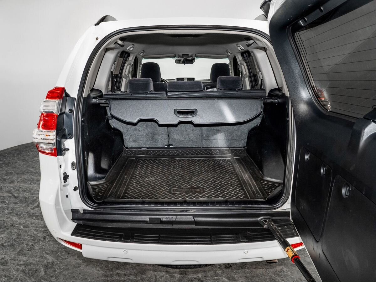 Toyota Land Cruiser Prado 2013 - фото автомобиля