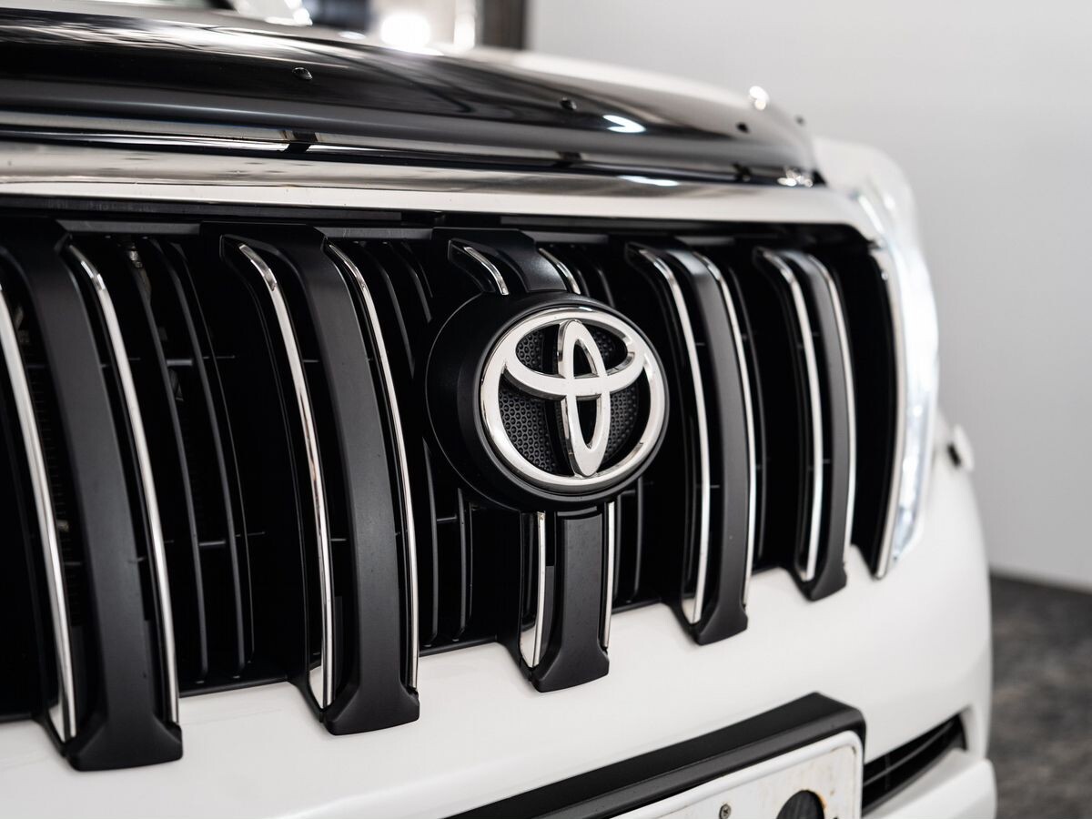 Toyota Land Cruiser Prado 2013 - фото автомобиля