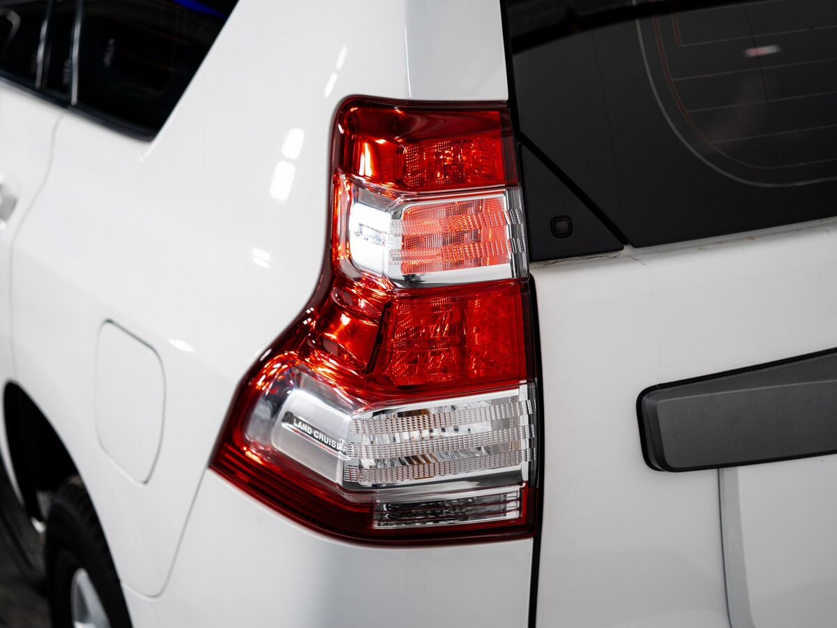 Toyota Land Cruiser Prado 2013 - фото автомобиля