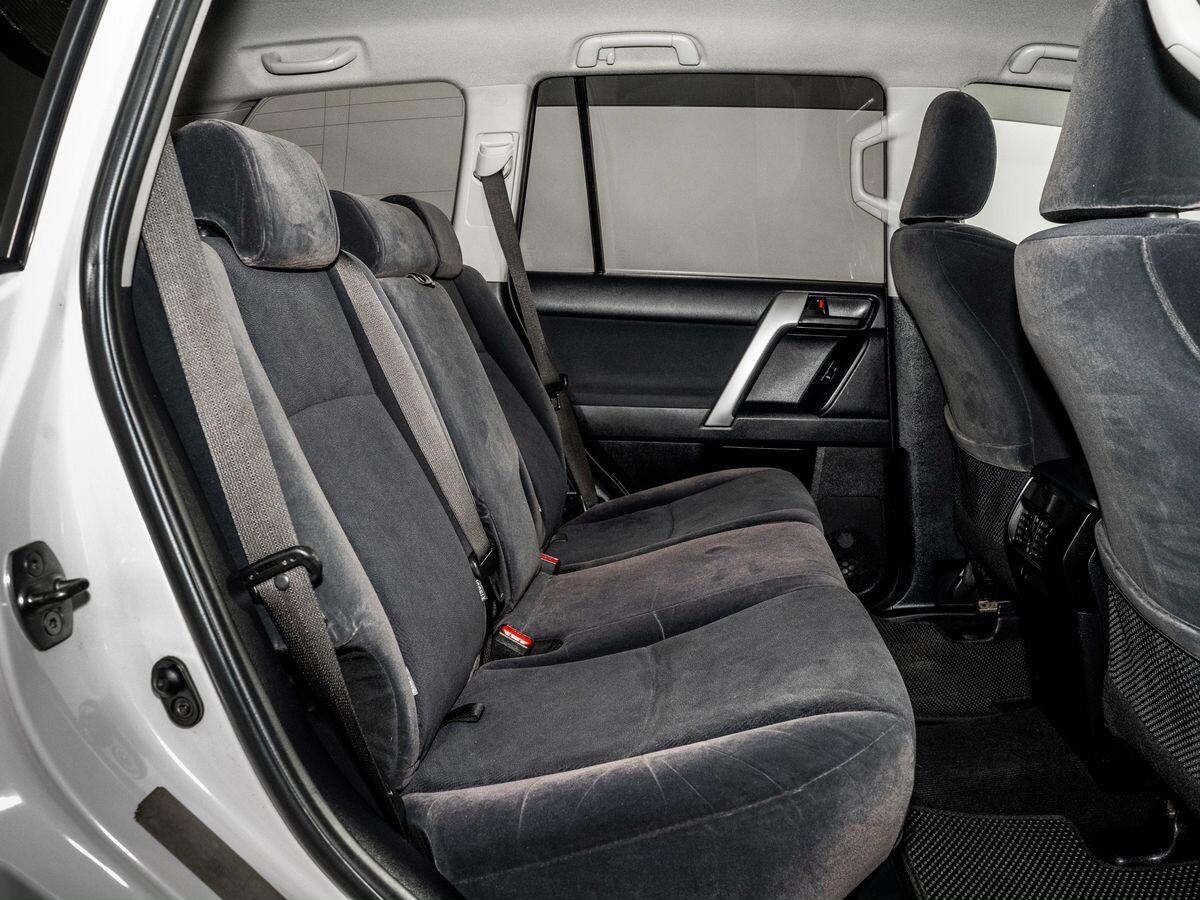 Toyota Land Cruiser Prado 2013 - фото автомобиля