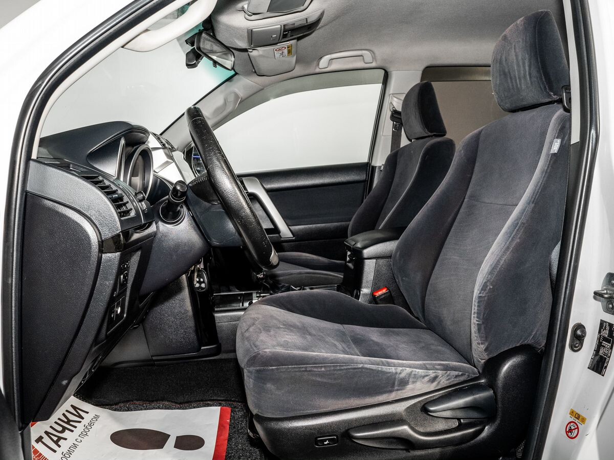 Toyota Land Cruiser Prado 2013 - фото автомобиля