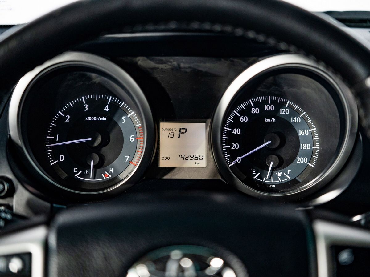 Toyota Land Cruiser Prado 2013 - фото автомобиля