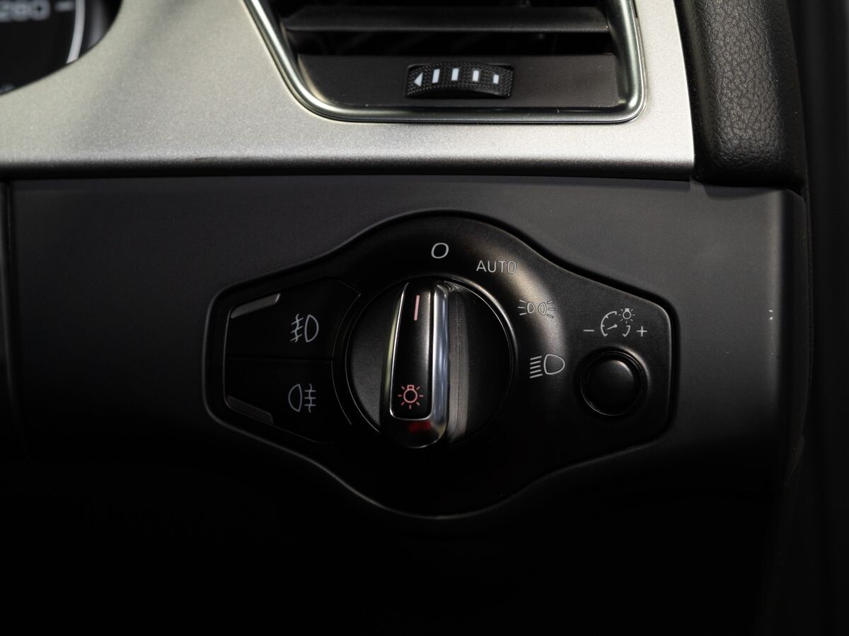 Audi A4 2011 - фото автомобиля