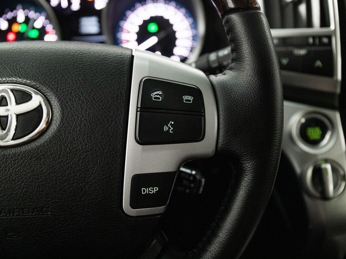 Toyota Land Cruiser 2012 - фото автомобиля