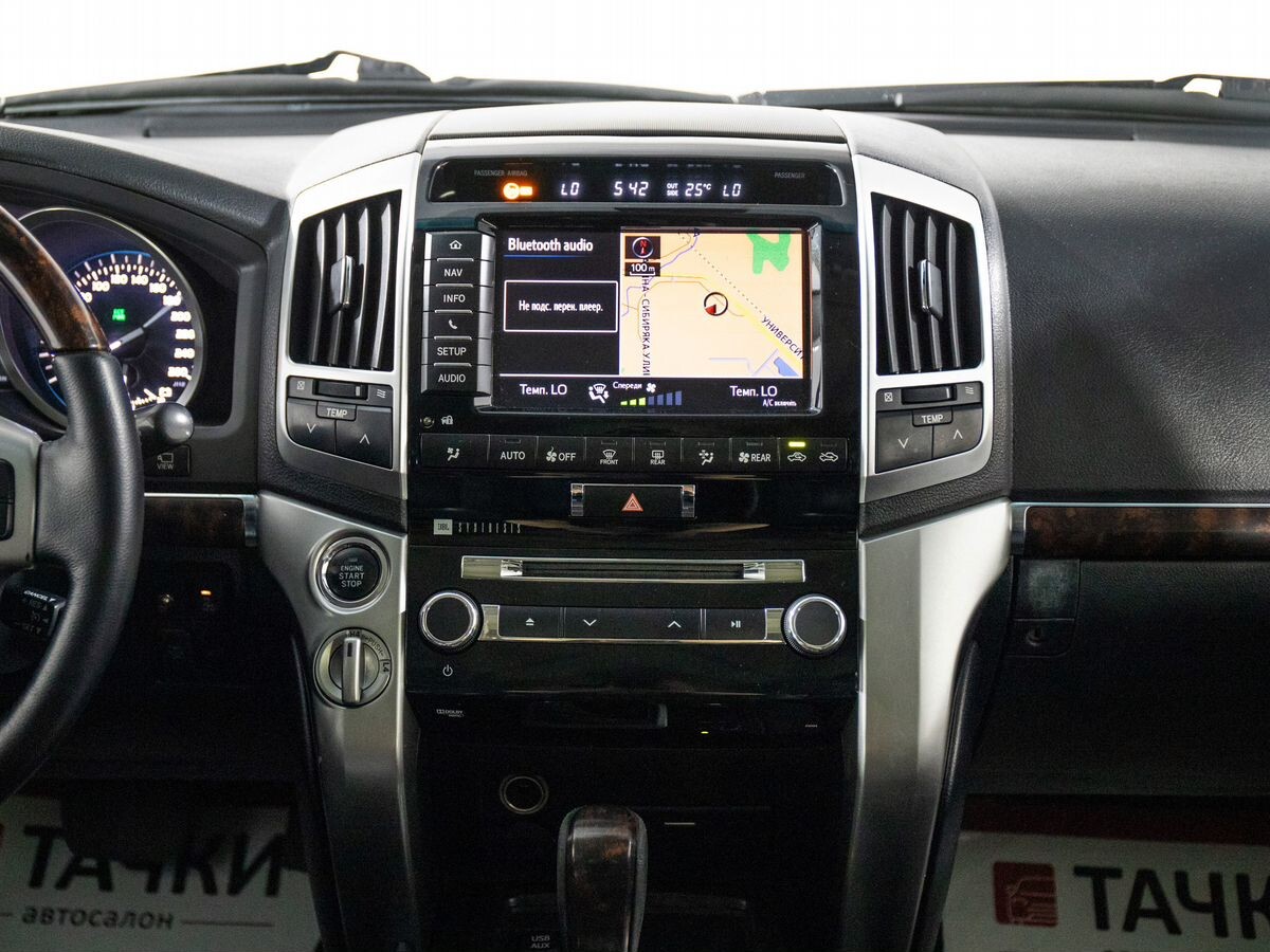 Toyota Land Cruiser 2012 - фото автомобиля