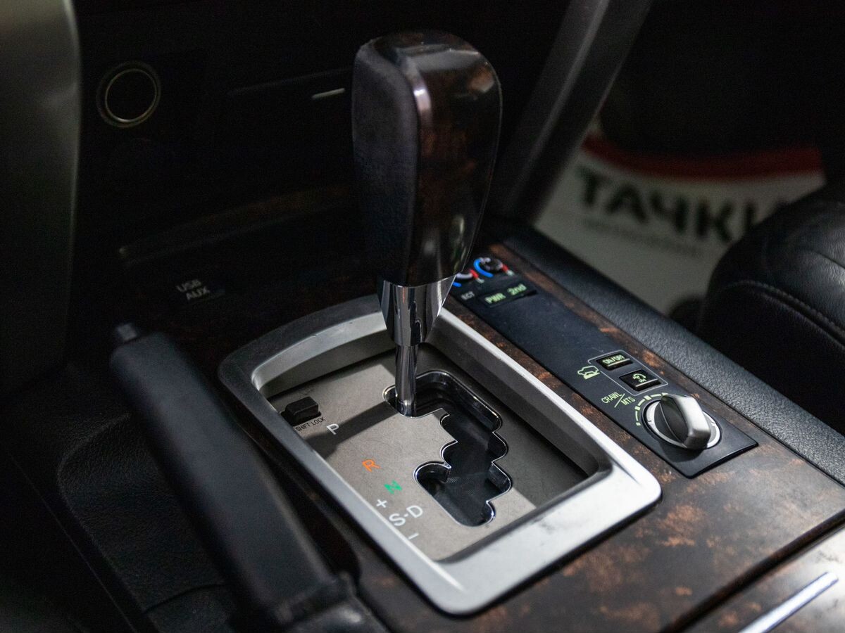 Toyota Land Cruiser 2012 - фото автомобиля