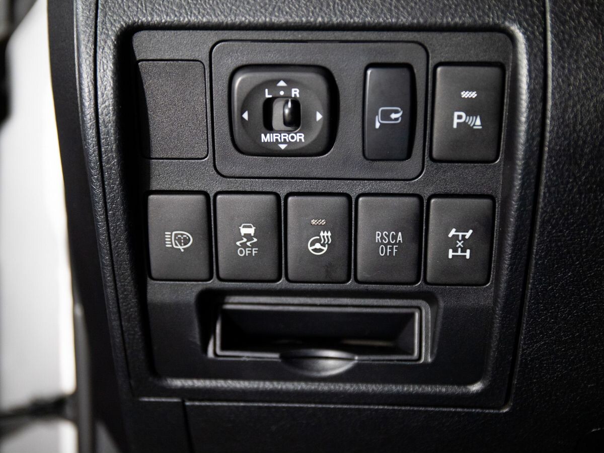 Toyota Land Cruiser 2012 - фото автомобиля