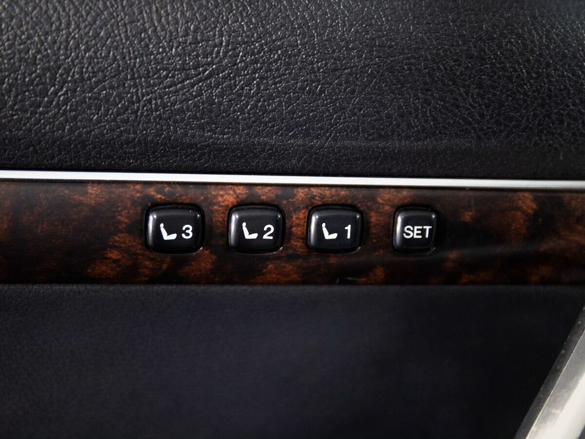 Toyota Land Cruiser 2012 - фото автомобиля