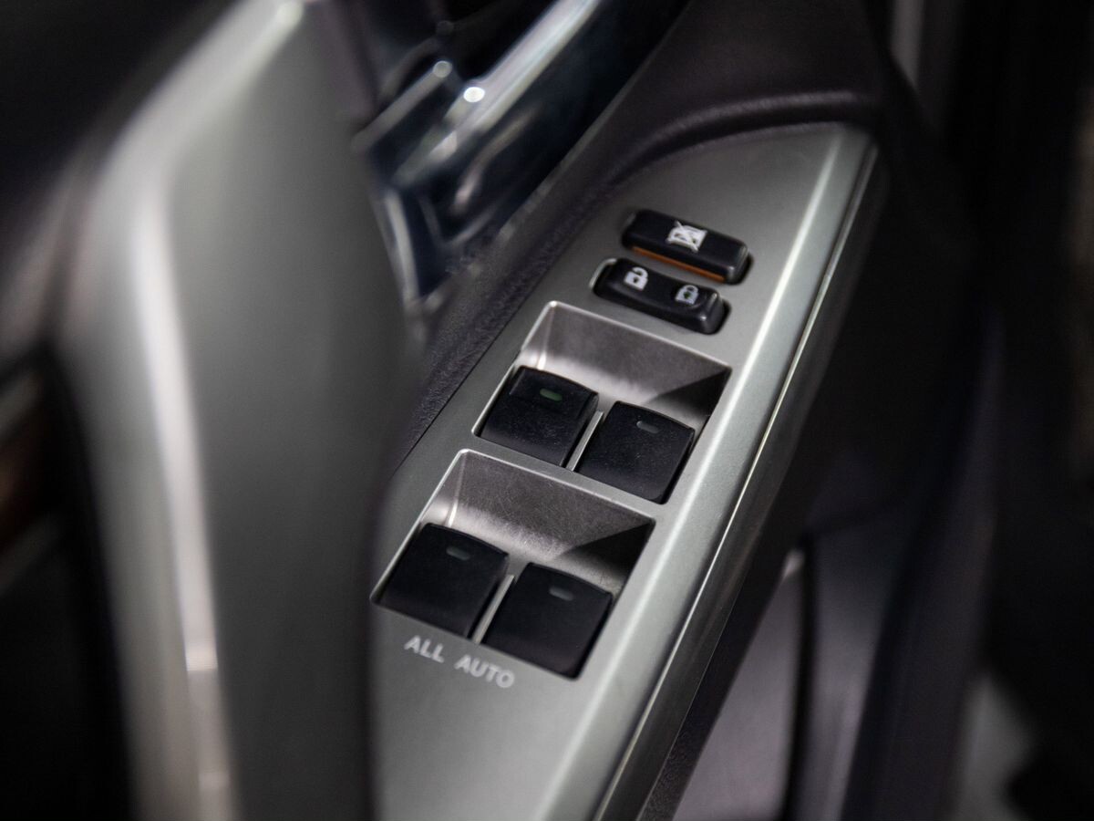 Toyota Land Cruiser 2012 - фото автомобиля