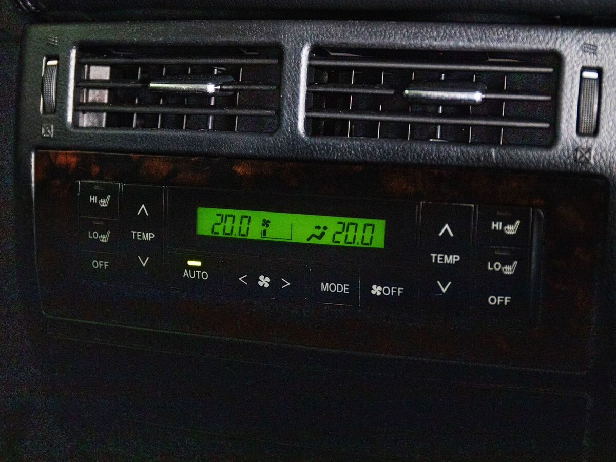 Toyota Land Cruiser 2012 - фото автомобиля