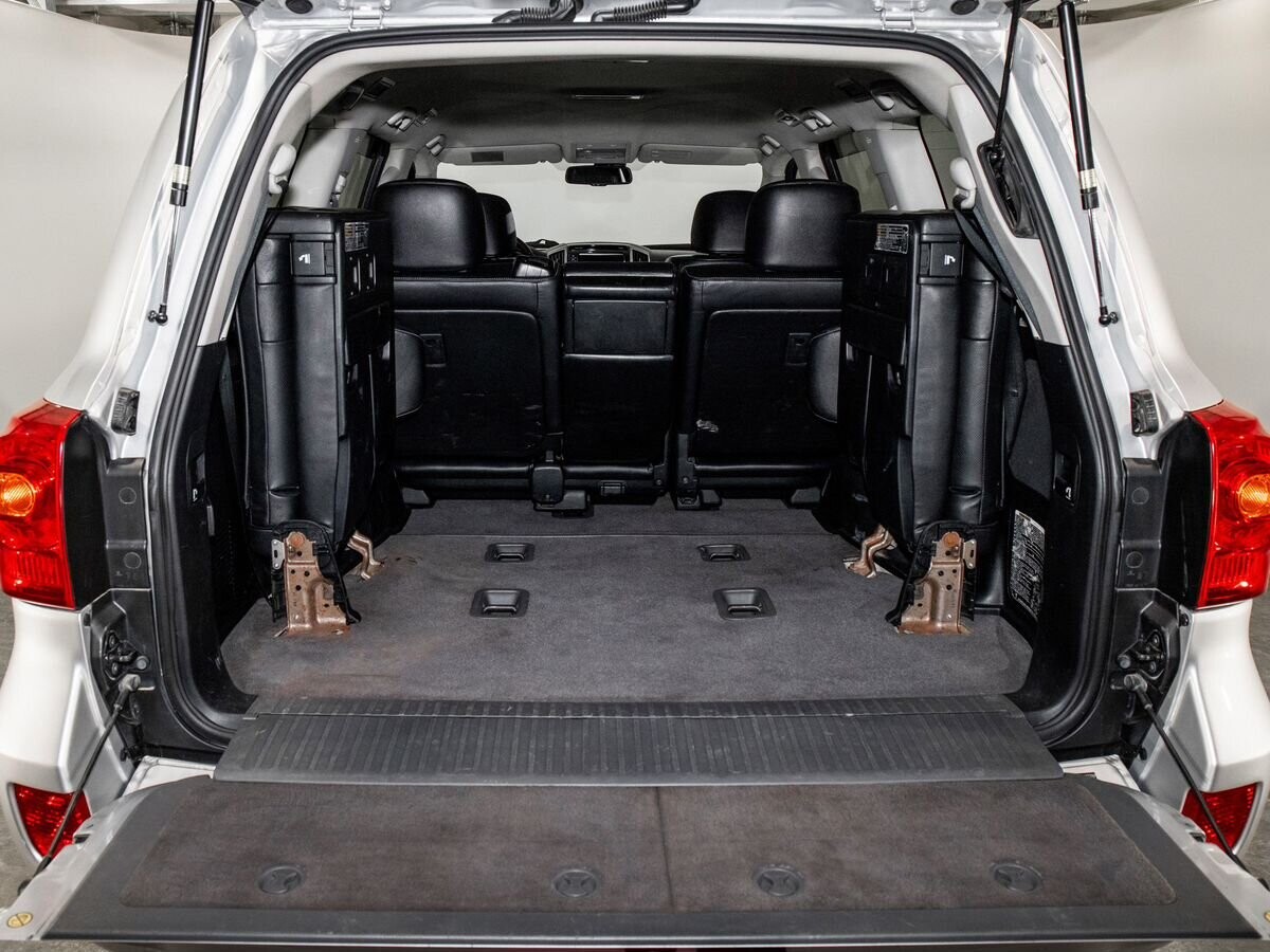 Toyota Land Cruiser 2012 - фото автомобиля