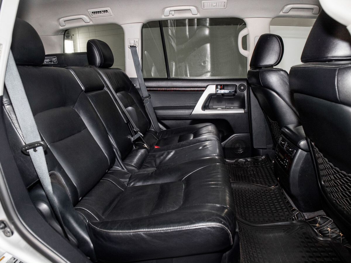 Toyota Land Cruiser 2012 - фото автомобиля