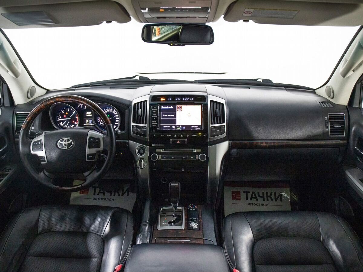 Toyota Land Cruiser 2012 - фото автомобиля