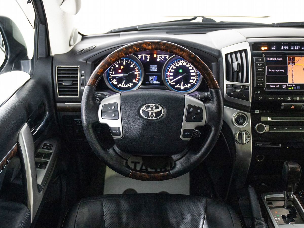 Toyota Land Cruiser 2012 - фото автомобиля