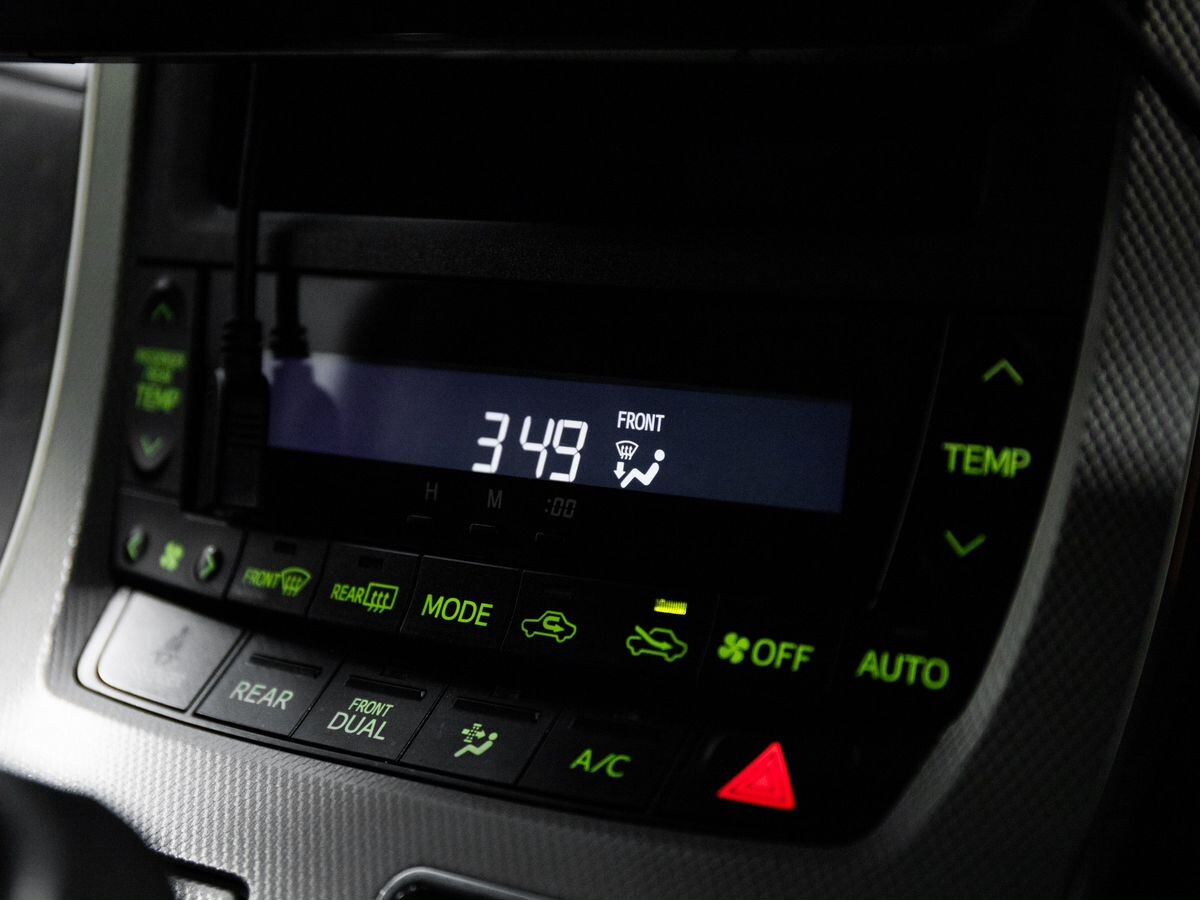 Toyota Vellfire 2014 - фото автомобиля