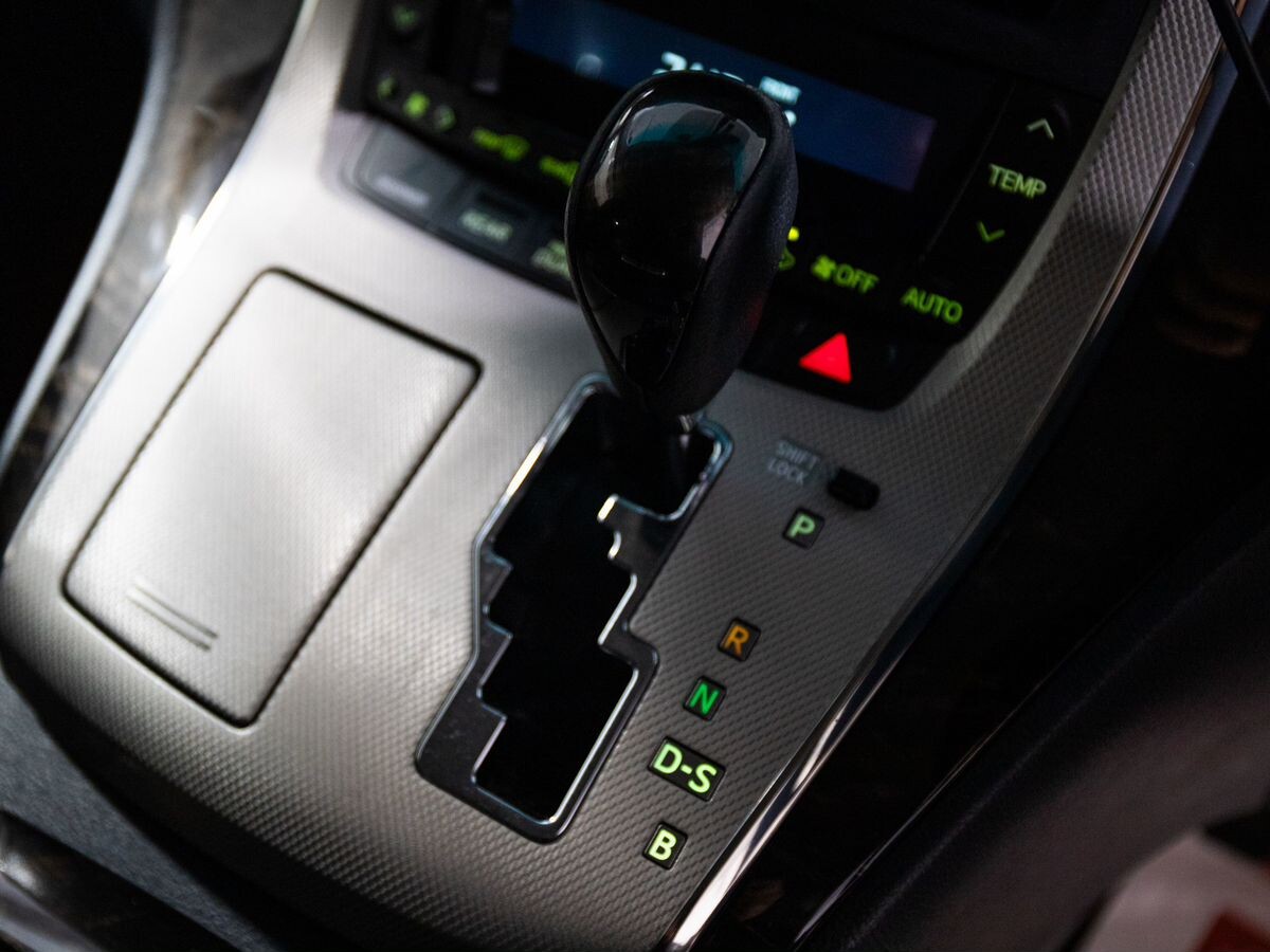 Toyota Vellfire 2014 - фото автомобиля